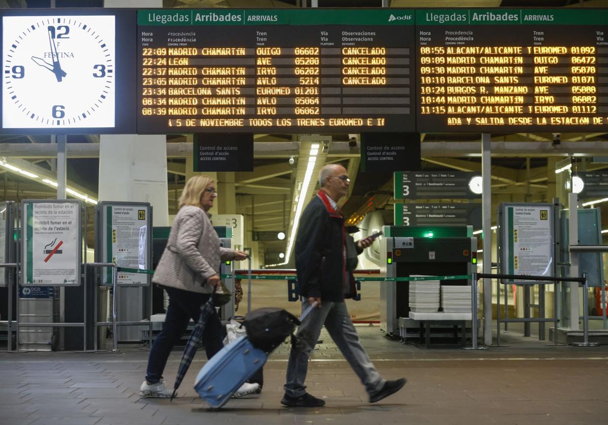 Estación Joaquín Sorolla de Valencia, este miércoles, después de varias suspensiones de trenes.