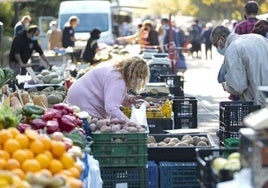 Zona de frutas y verduras del mercado.