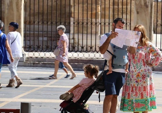 Turistas en León.