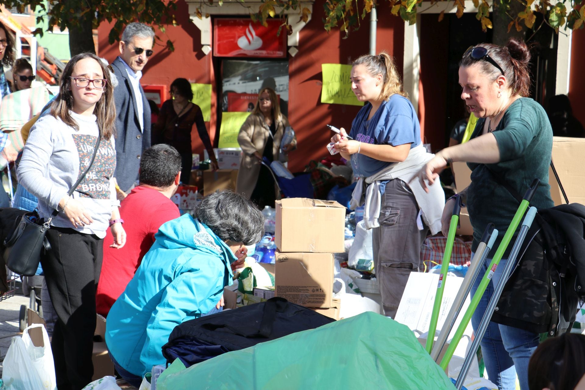 Recogida de alimentos y material en León