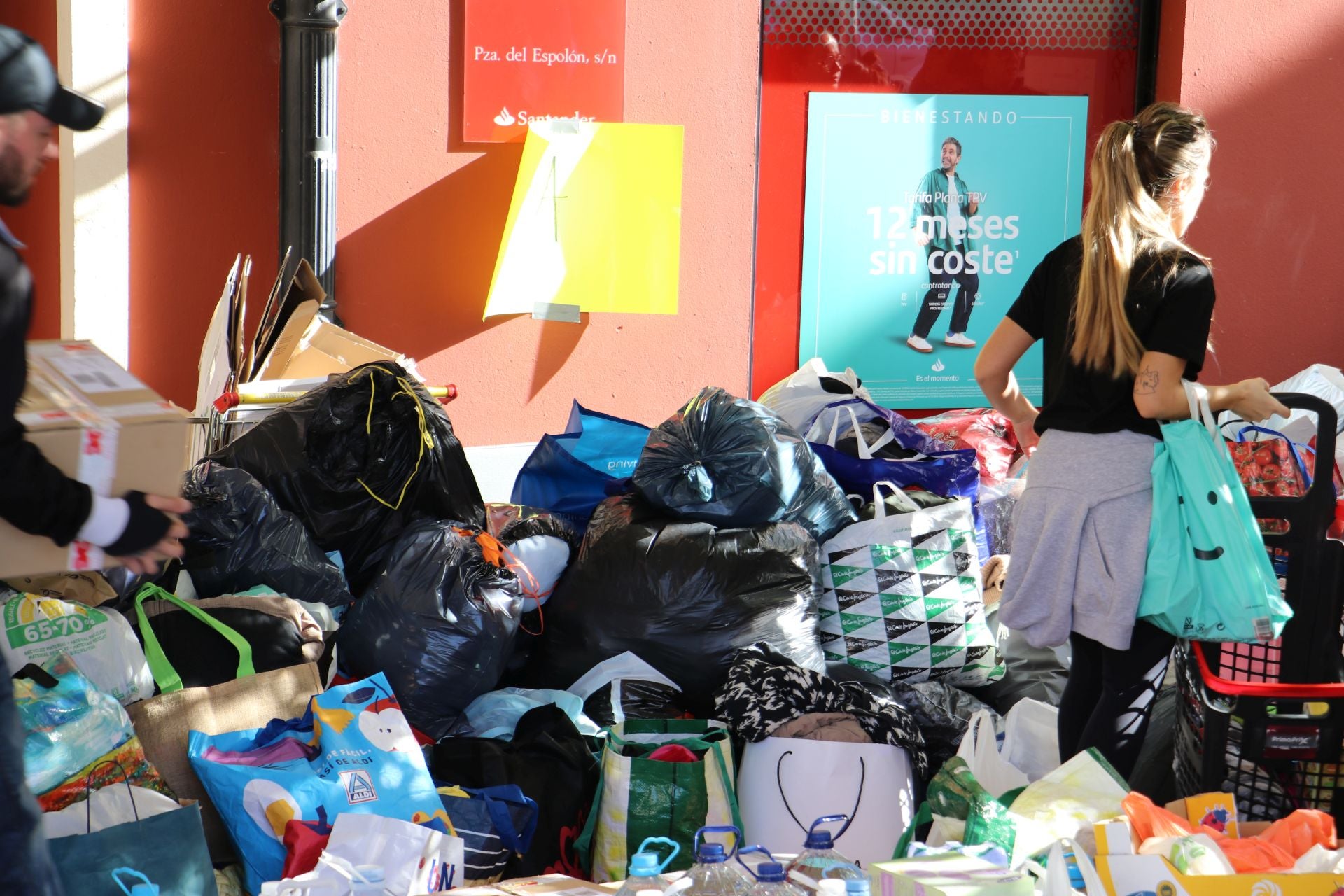 Recogida de alimentos y material en León