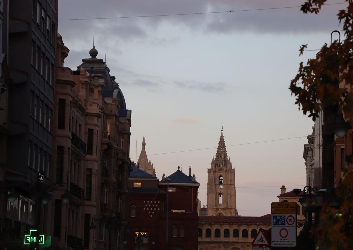 Imagen secundaria 1 - Imágenes de Ordoño II sin luces. 