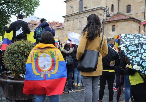 Grupo de colombianos en una manifestación en León.