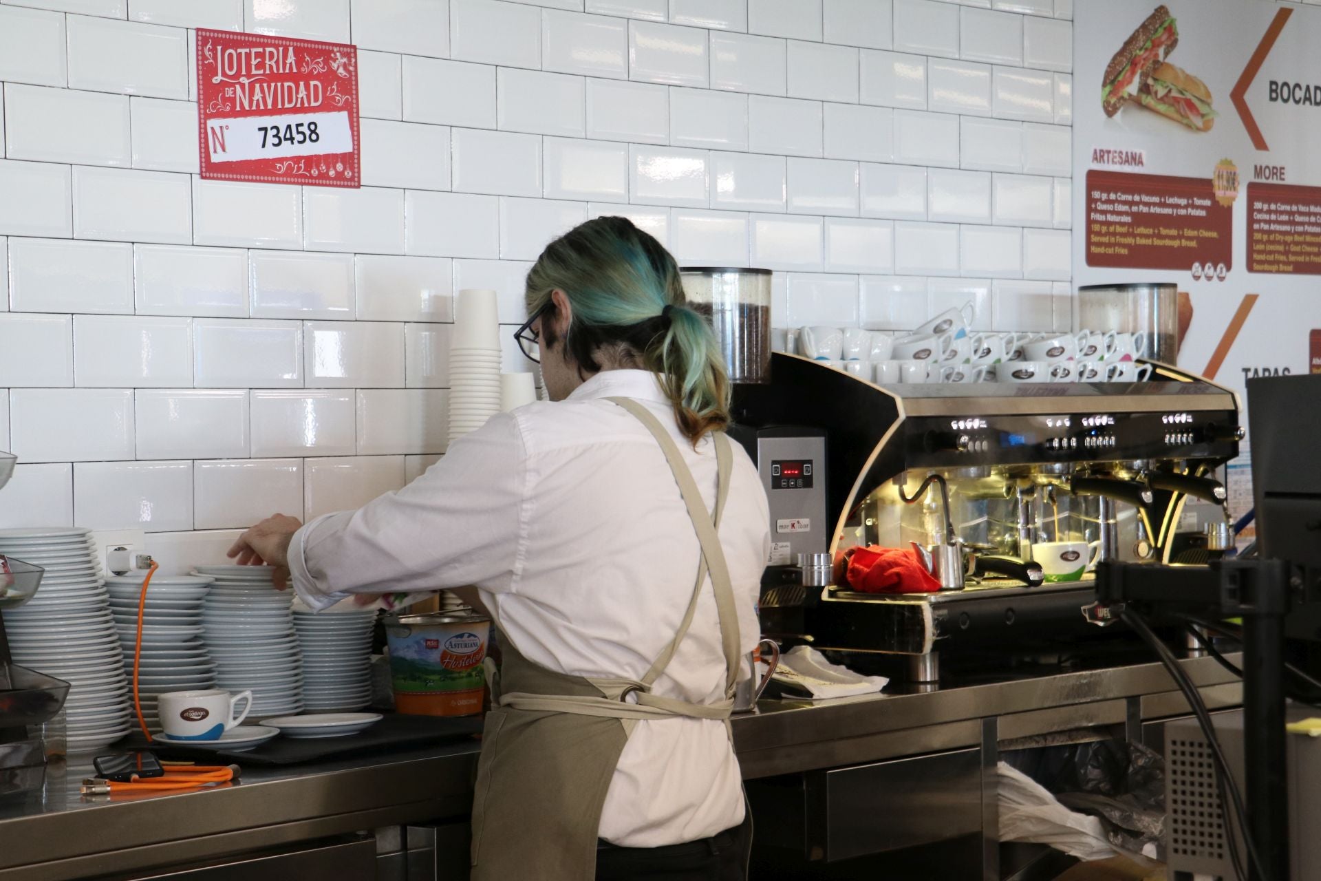 La AP-66 se vacía de coches tras el argayo