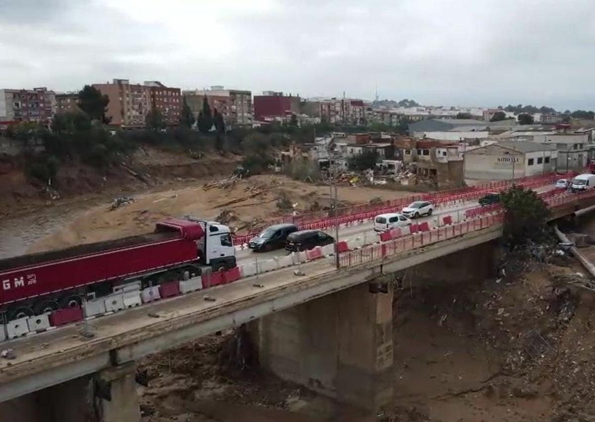 Imagen secundaria 1 - Así graba un dron de la Udrume leonesa la devastación de Valencia tras la DANA