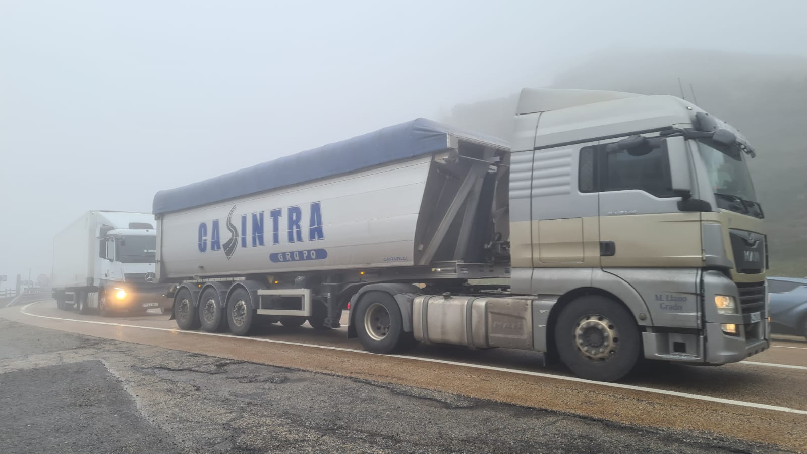 Tráfico en el puerto de Pajares tras el desprendimiento de la AP-66