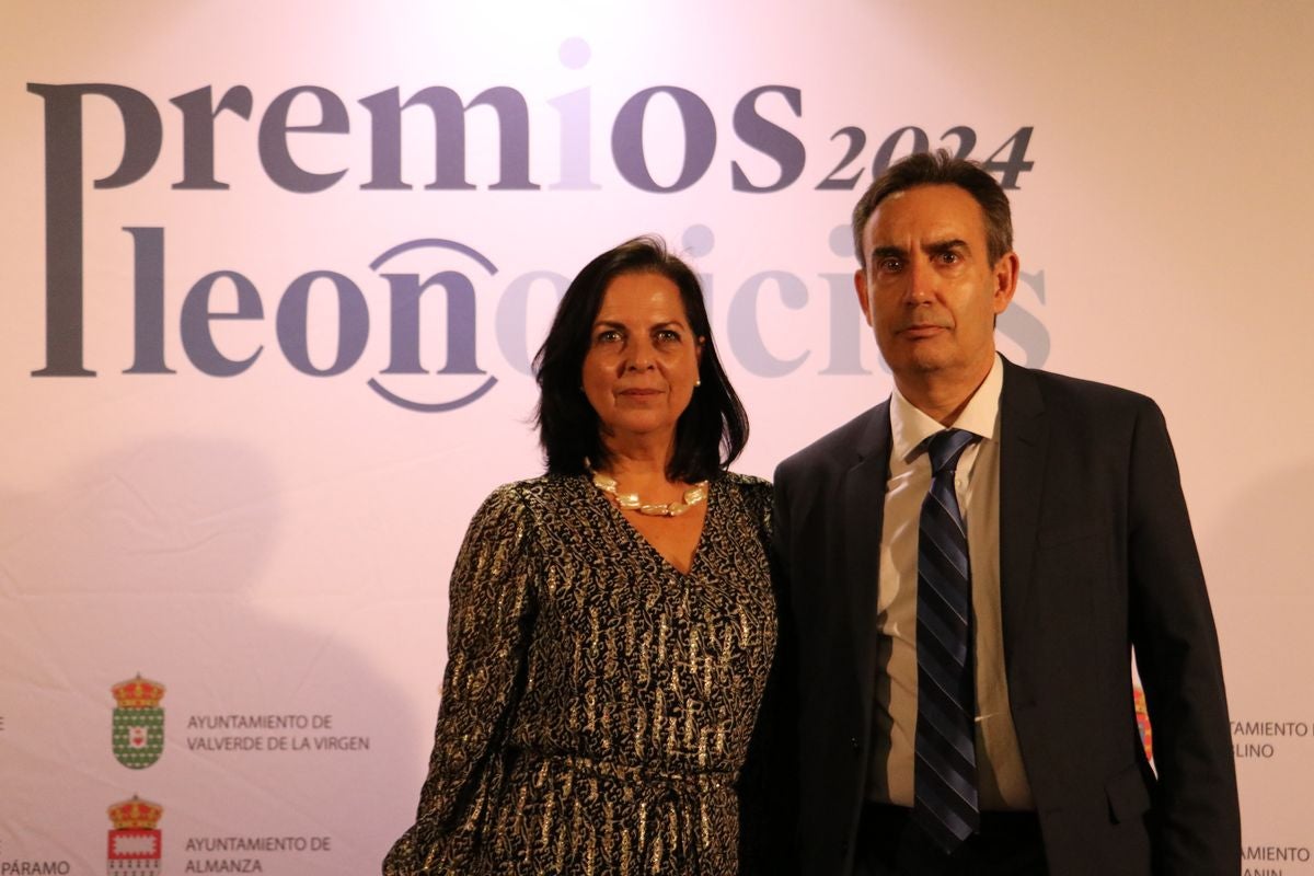 María José Tuya, del Colegio de Abogados, y Gerardo Domínguez, del Colegio de Economistas.