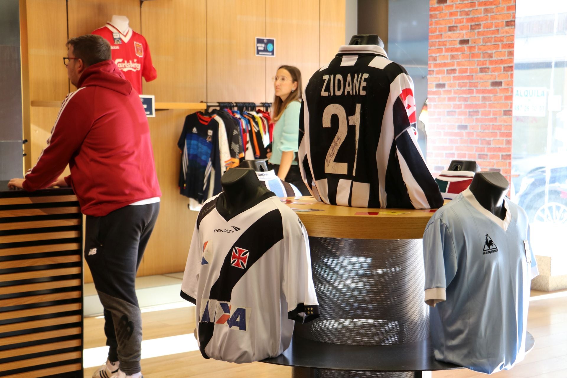 Apertura de la tienda de camisetas de fútbol vintage en León