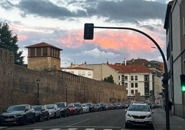 Puesta de sol en el centro de León.