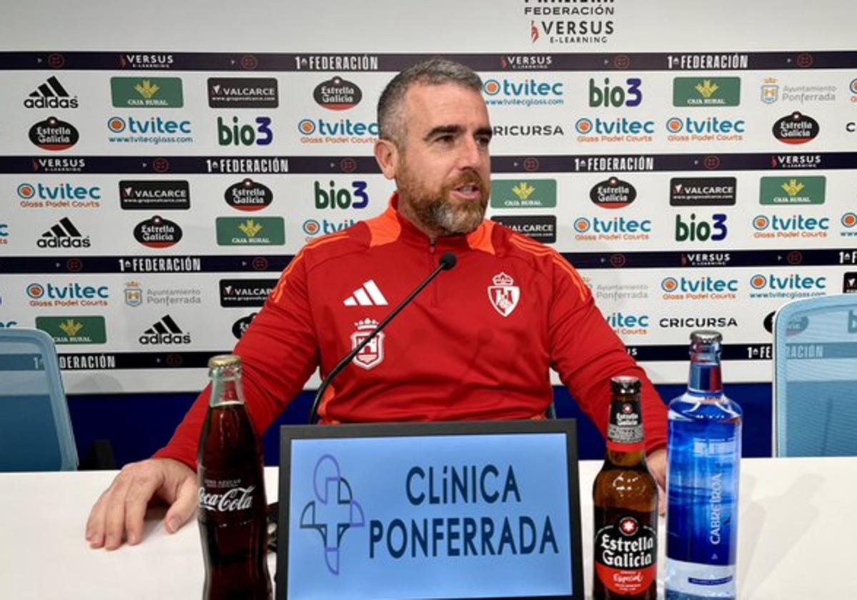 Javi Rey, en la sala de prensa de El Toralín.