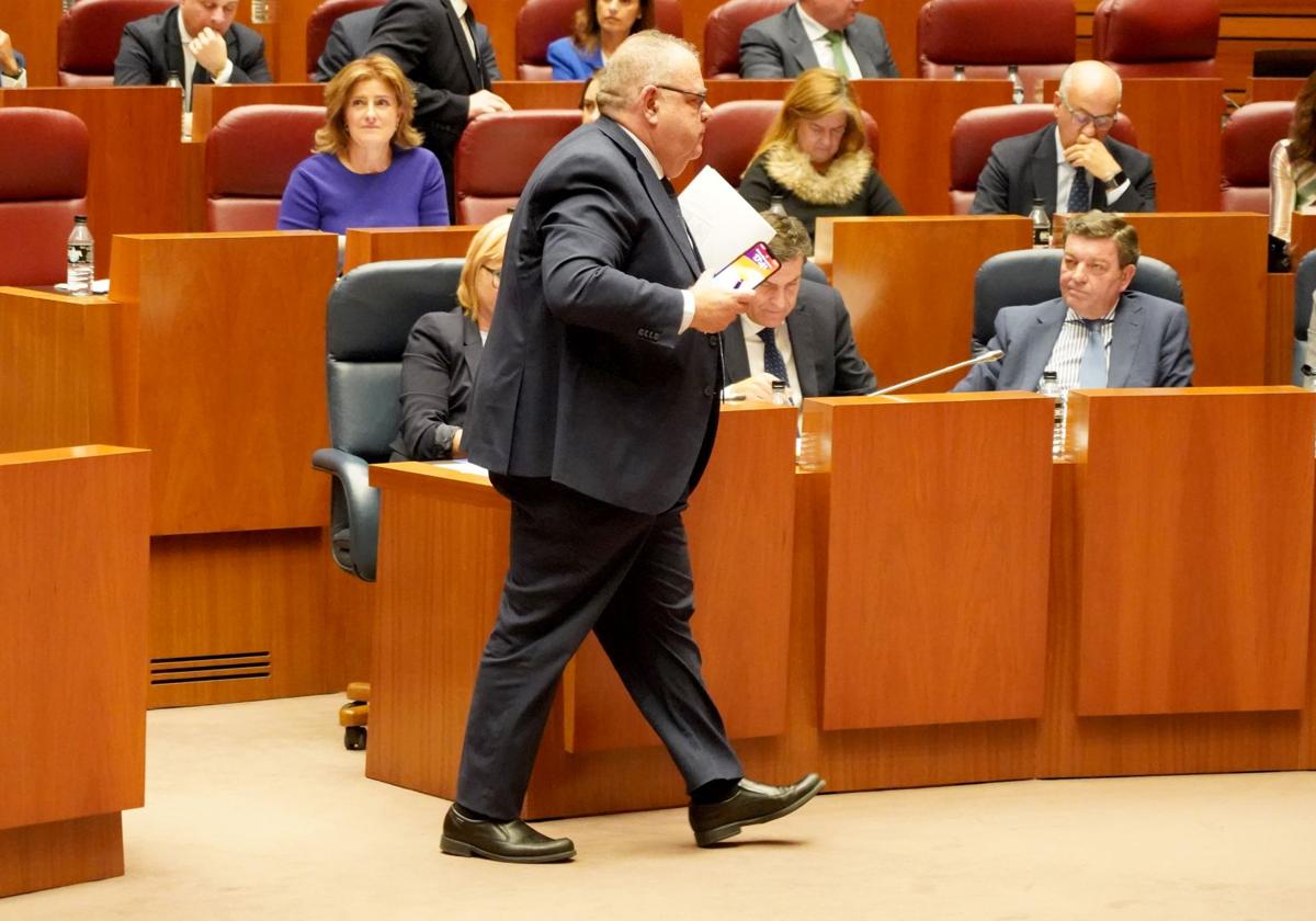 El consejero de Sanidad, Alejandro Vázquez, durante la primera sesión del Pleno de las Cortes de Castilla y León