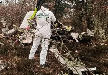 El Servicio de Investigación de Accidentes Aéreos recupera los cuerpos tras el siniestro en Cimanes