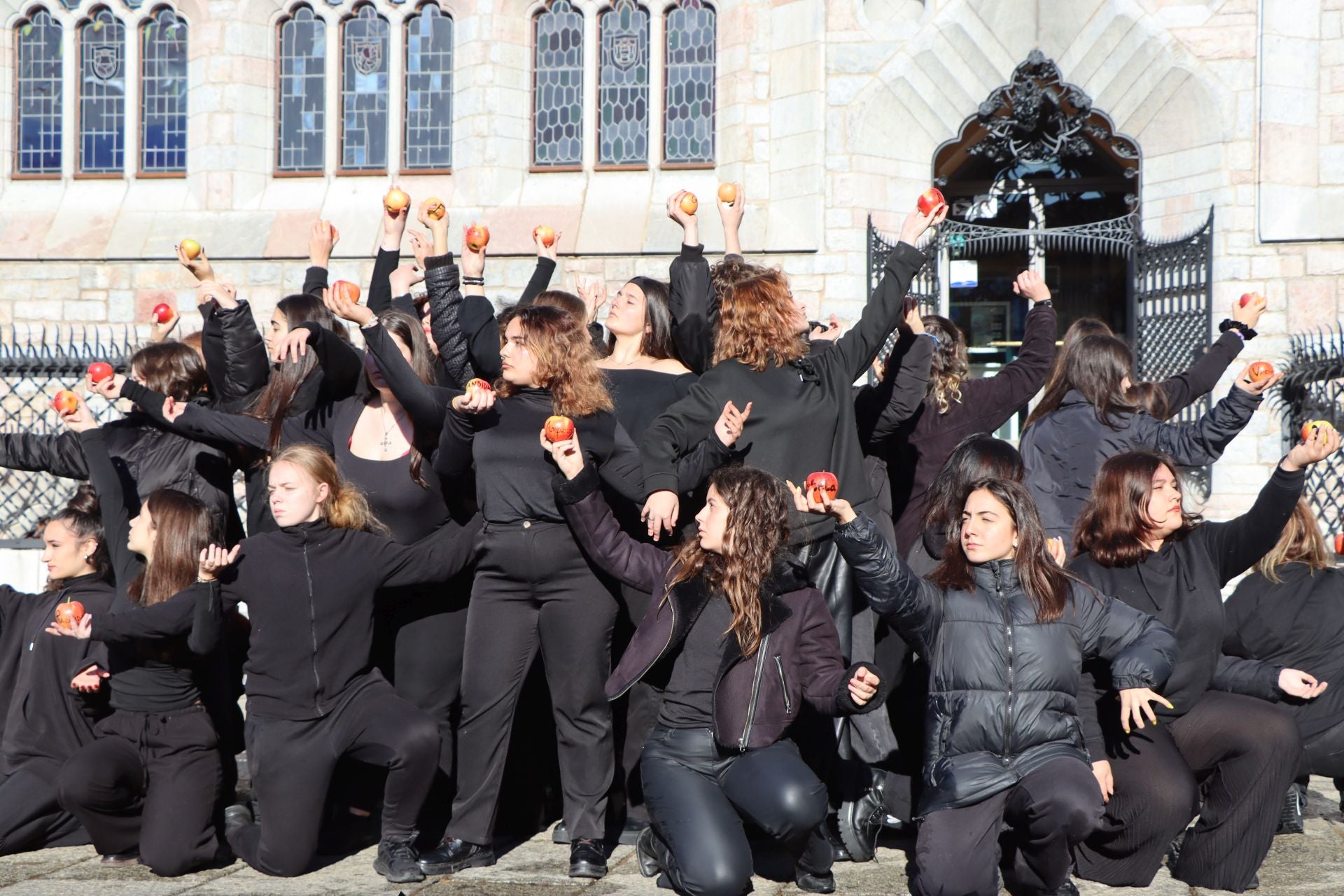 Performance por el 25N de la Escuela de Arte de León