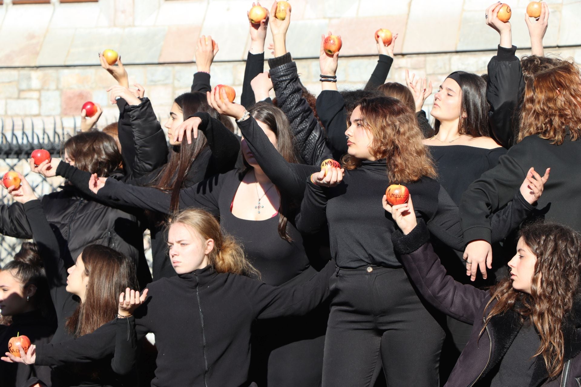 Performance por el 25N de la Escuela de Arte de León