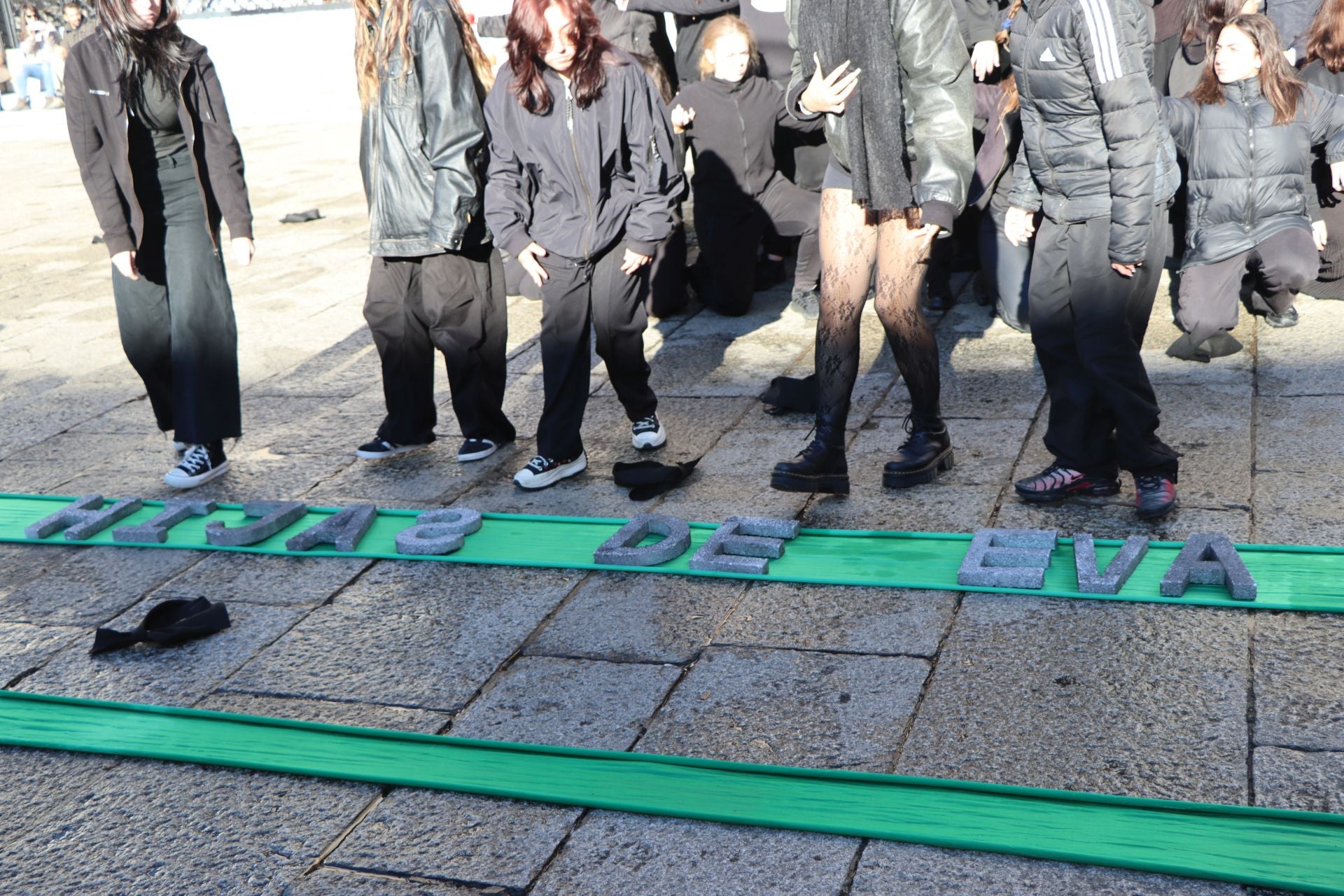 Performance por el 25N de la Escuela de Arte de León