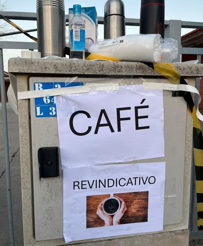 Imagen secundaria 2 - Manifestación con café reivindicativo en Cembranos.