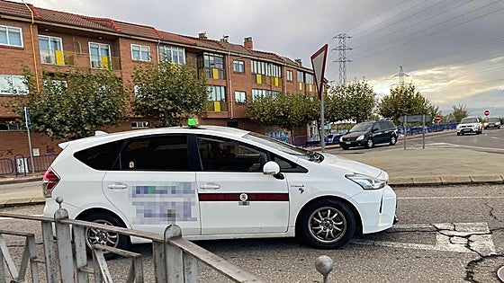Villaquilambre traslada a la Junta la «intromisión» de seis licencias de taxi de León