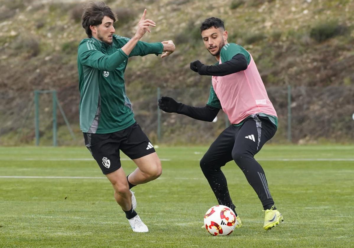 Mula, en un entrenamiento de la Deportiva durante esta semana.