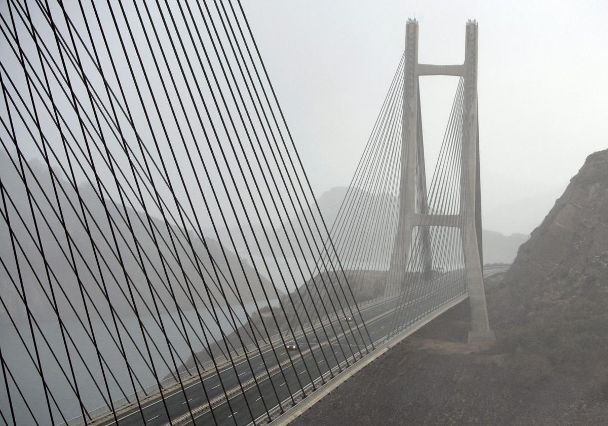 Niebla en el puente de Luna.