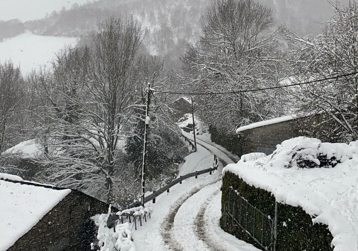 Imagen de archivo de la nieve en un pueblo de León.