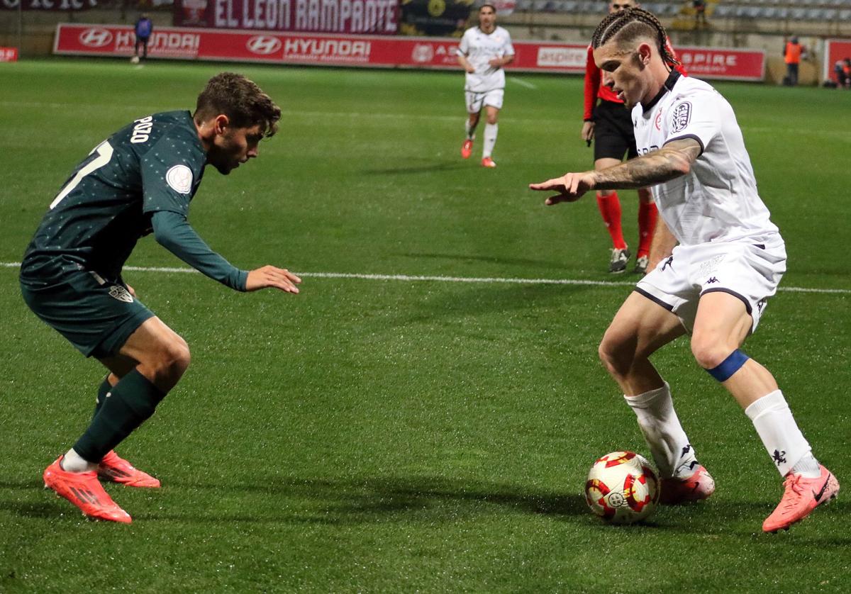 Samanes, en el partido ante el Almería de este miércoles en el Reino de León.