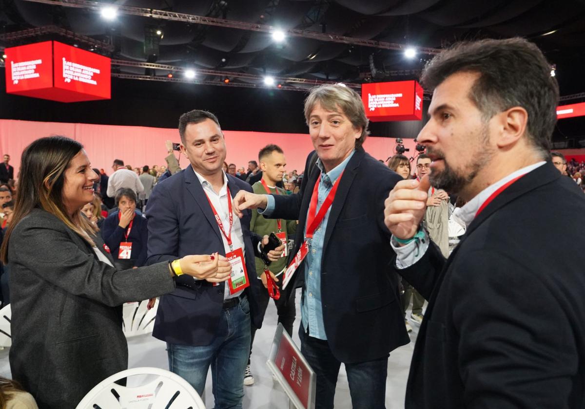 El secretario provincial del PSOE en León, Javier Alfonso Cendón, y el líder autonómico del PSOE, Luis Tudanca, en el Congreso Federal del PSOE.