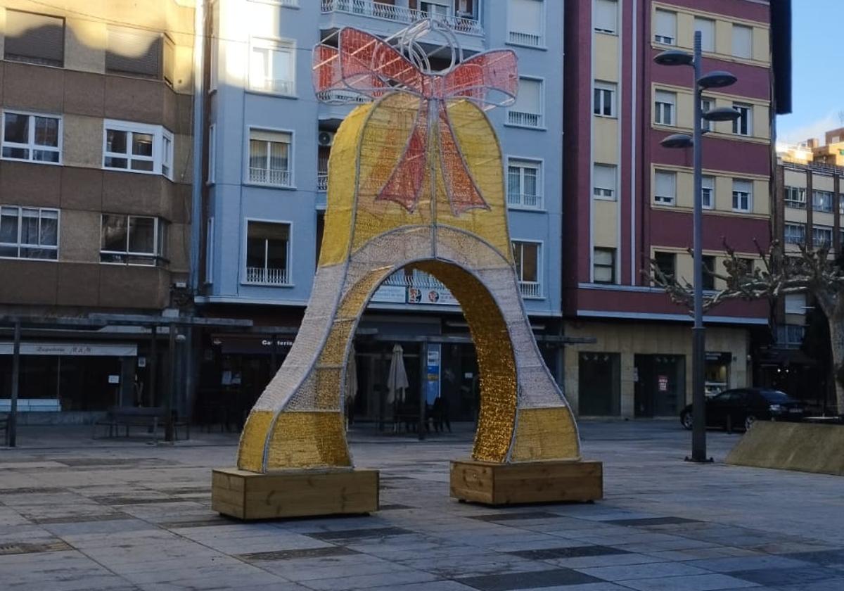 Un nuevo adorno navideño fotogénico en la ciudad de León
