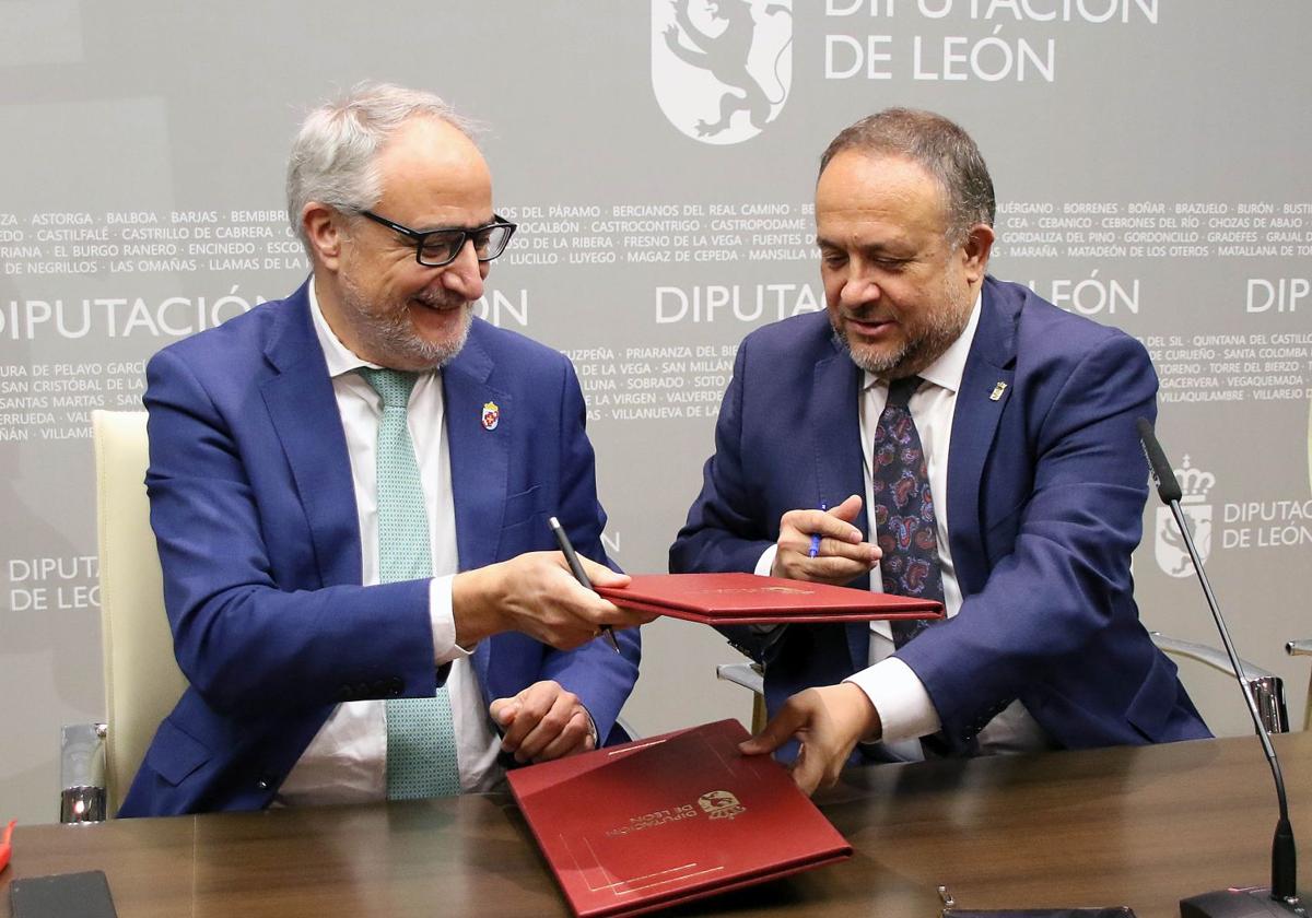 Diputación de León y Consejo Comarcal del Bierzo firman el convenio para la financiación del Servicio de Asistencia a Municipios.