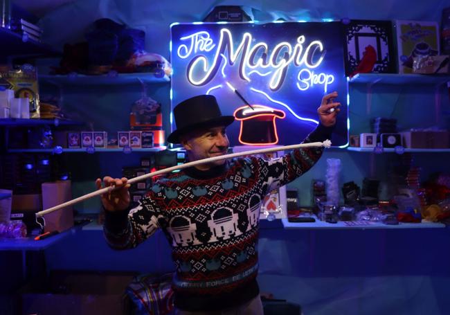 El puesto de magia en el mercadillo de Navidad de León