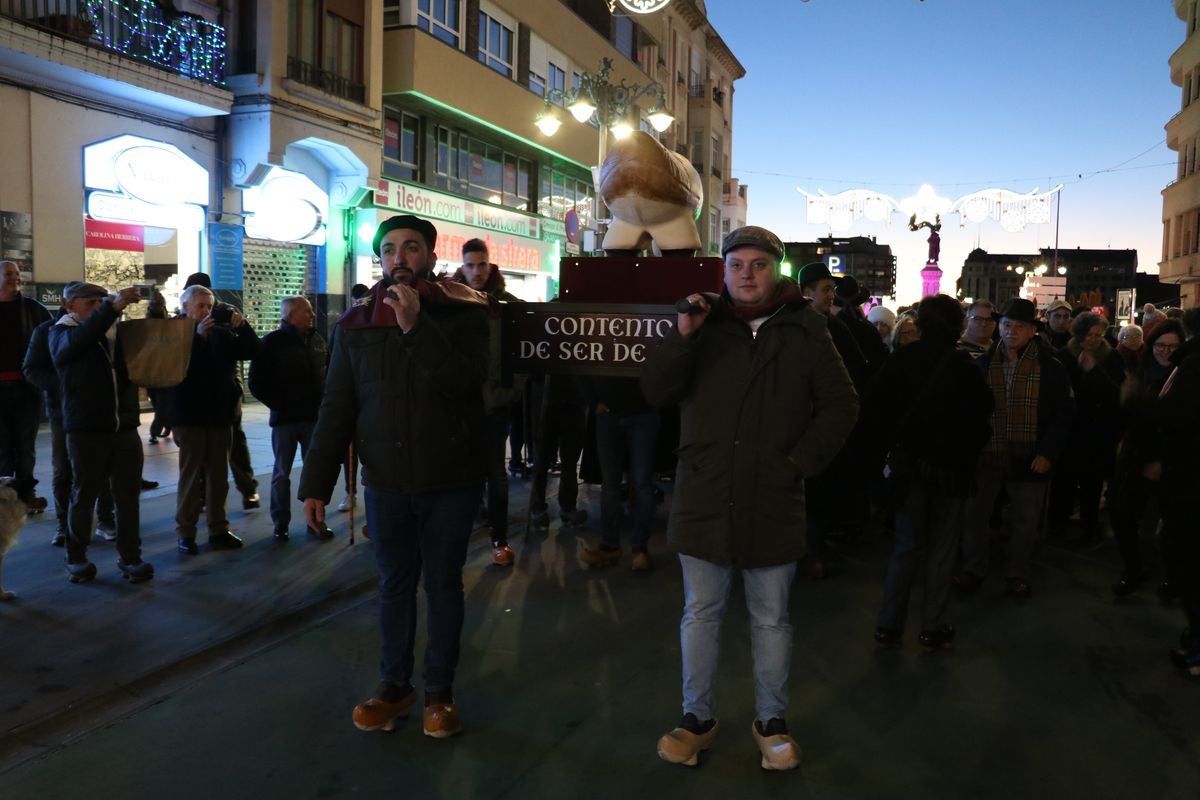 Las galochas vuelven a pisar con fuerza las calles de León