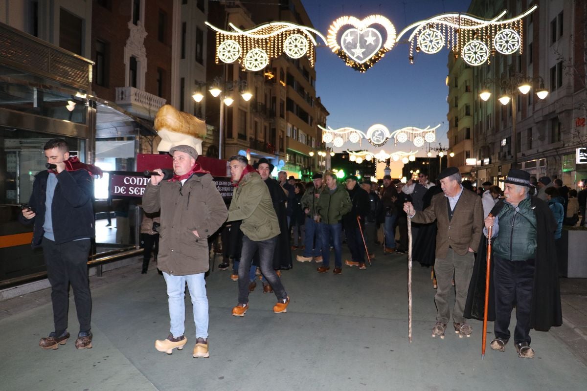 Las galochas vuelven a pisar con fuerza las calles de León