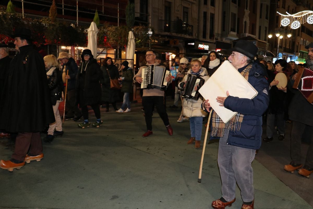 Las galochas vuelven a pisar con fuerza las calles de León