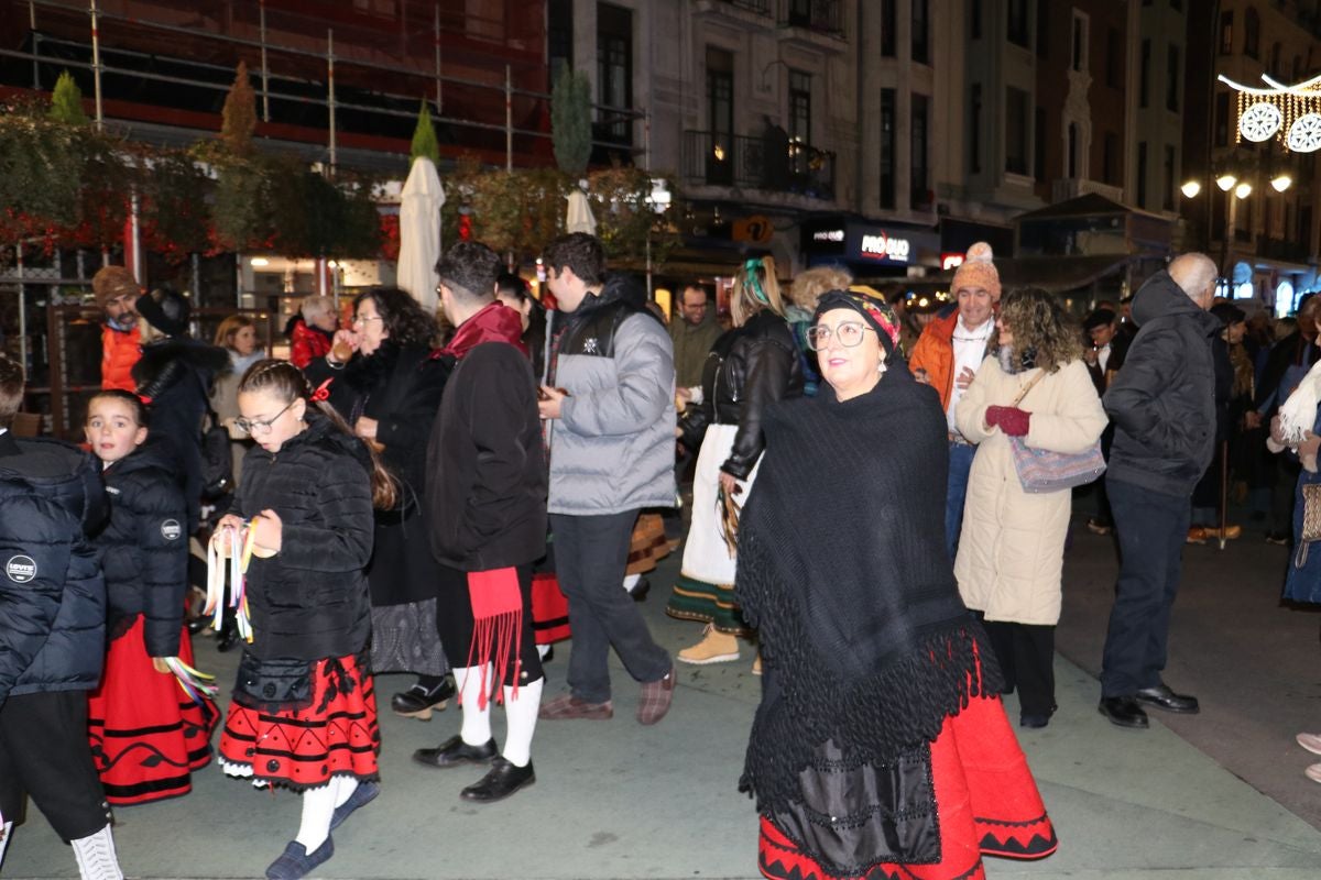 Las galochas vuelven a pisar con fuerza las calles de León