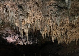 Imagen del interior de la Cueva de Valporquero.