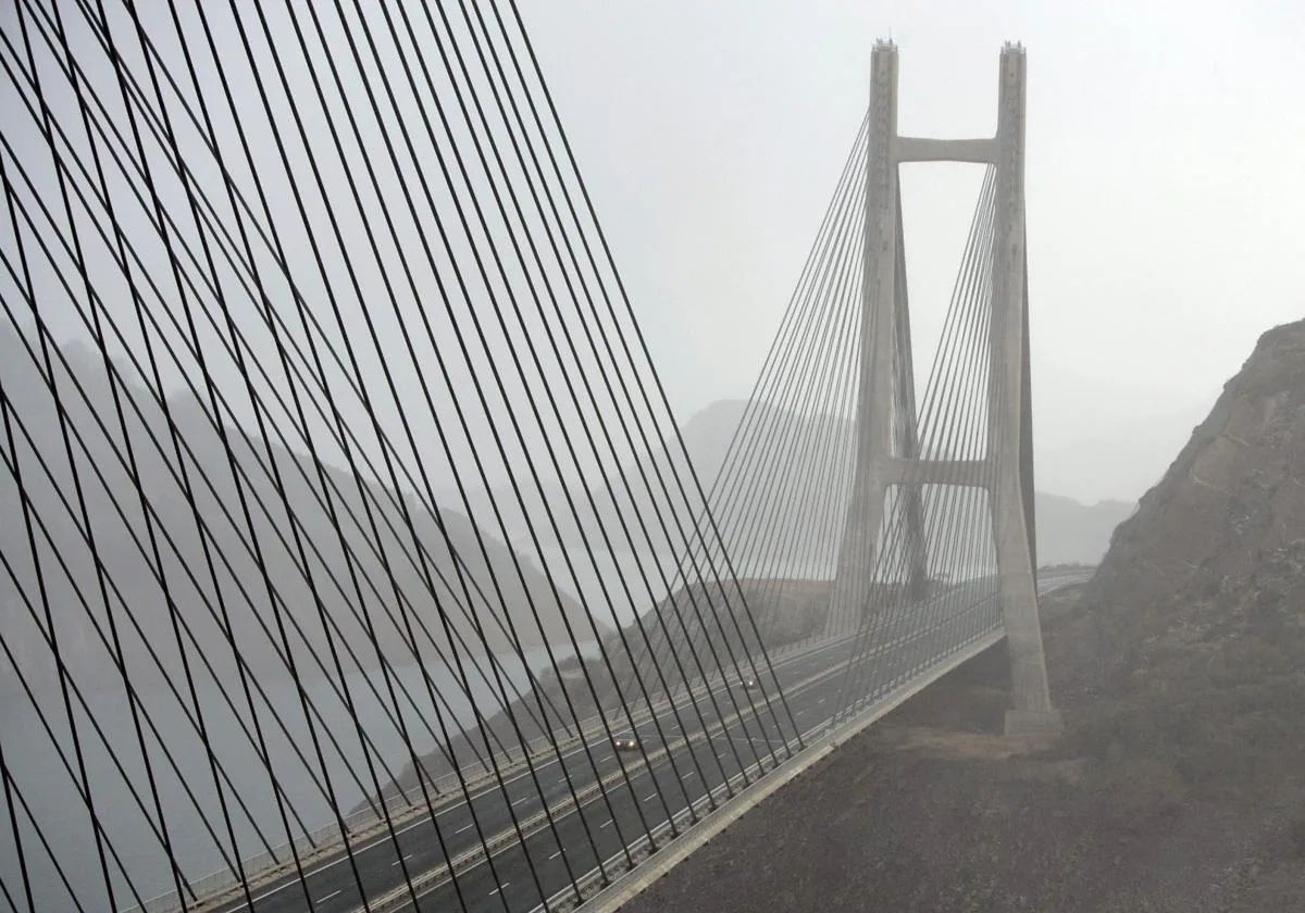 Niebla en el puente de Luna.