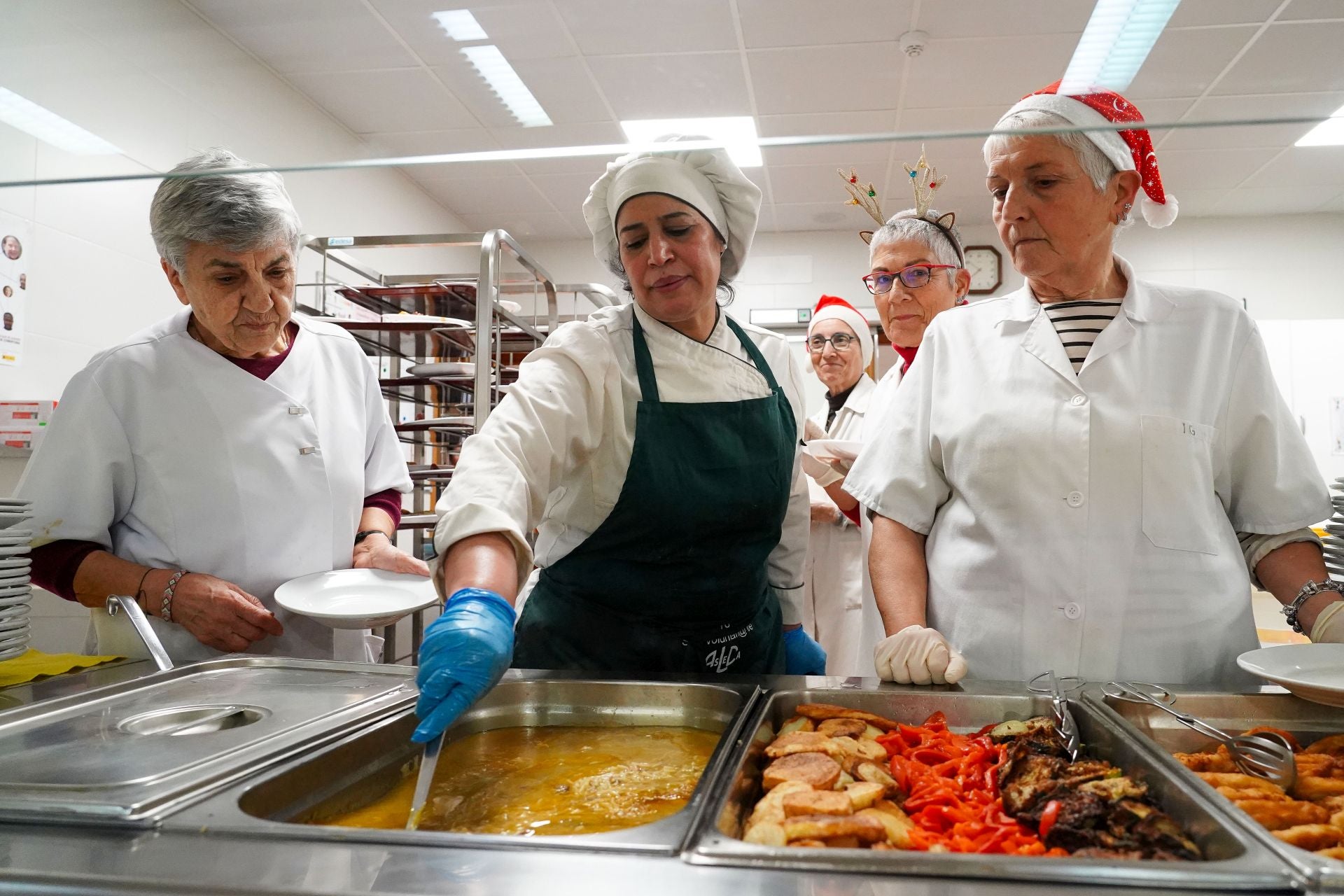 Menú navideño en el Comedor Social de León