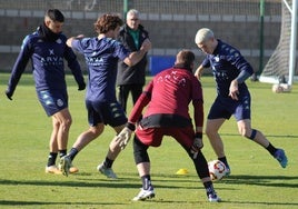 Kevn Presa, Artola, Bañuz y Samanes, en un entrenamiento de la Cultural.