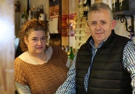 Noelia Natal y Clemente Martínez, dueños de la bodeguilla La Leonesa.