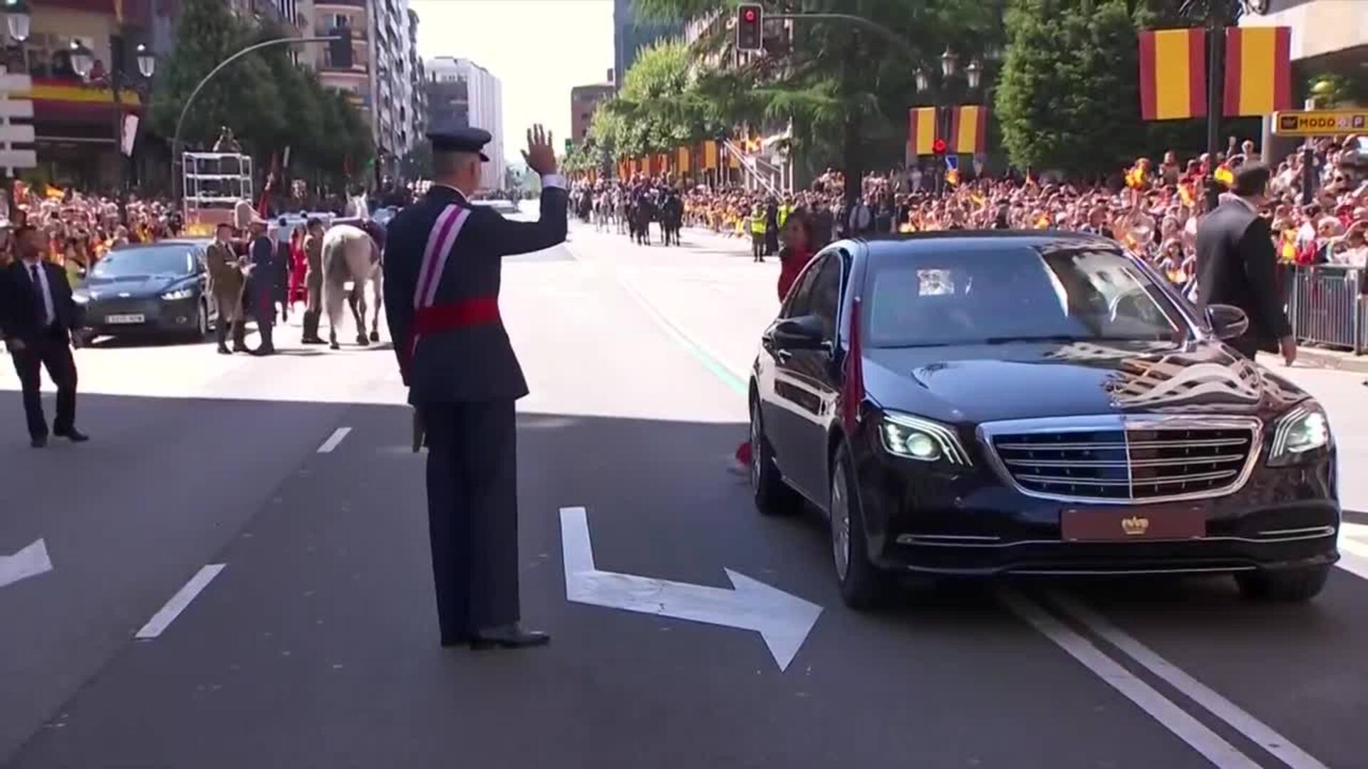 Oviedo se echa a la calle para arropar a los militares en el Día de las Fuerzas Armadas