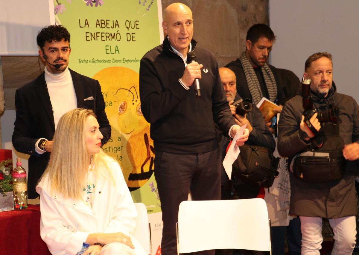 Imagen secundaria 1 - Presentación de La Abeja que enfermó de Ela