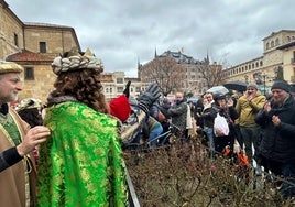 Los Reyes Magos a su llegada a la plaza San Marcelo de León.