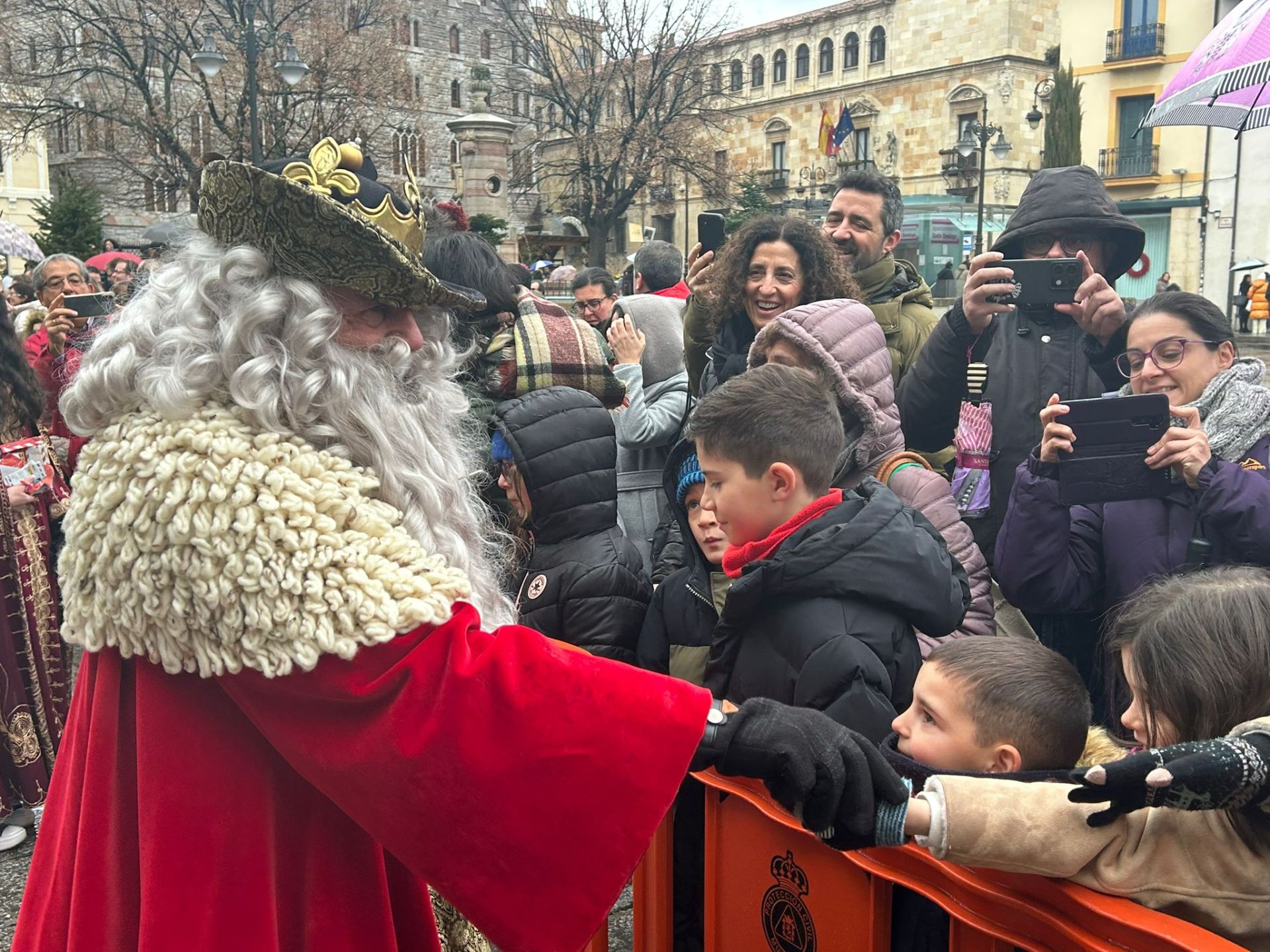 Así recibieron los niños de León a Los Reyes Magos