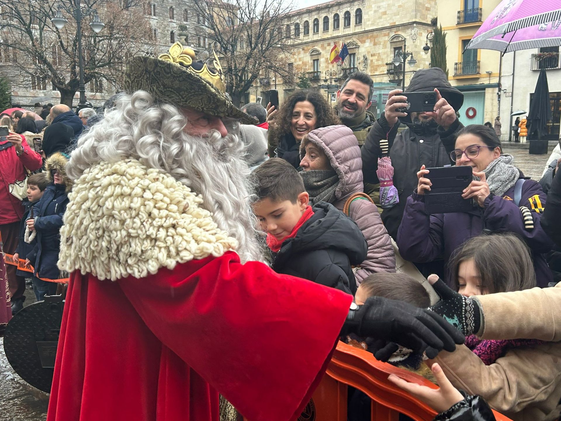 Así recibieron los niños de León a Los Reyes Magos