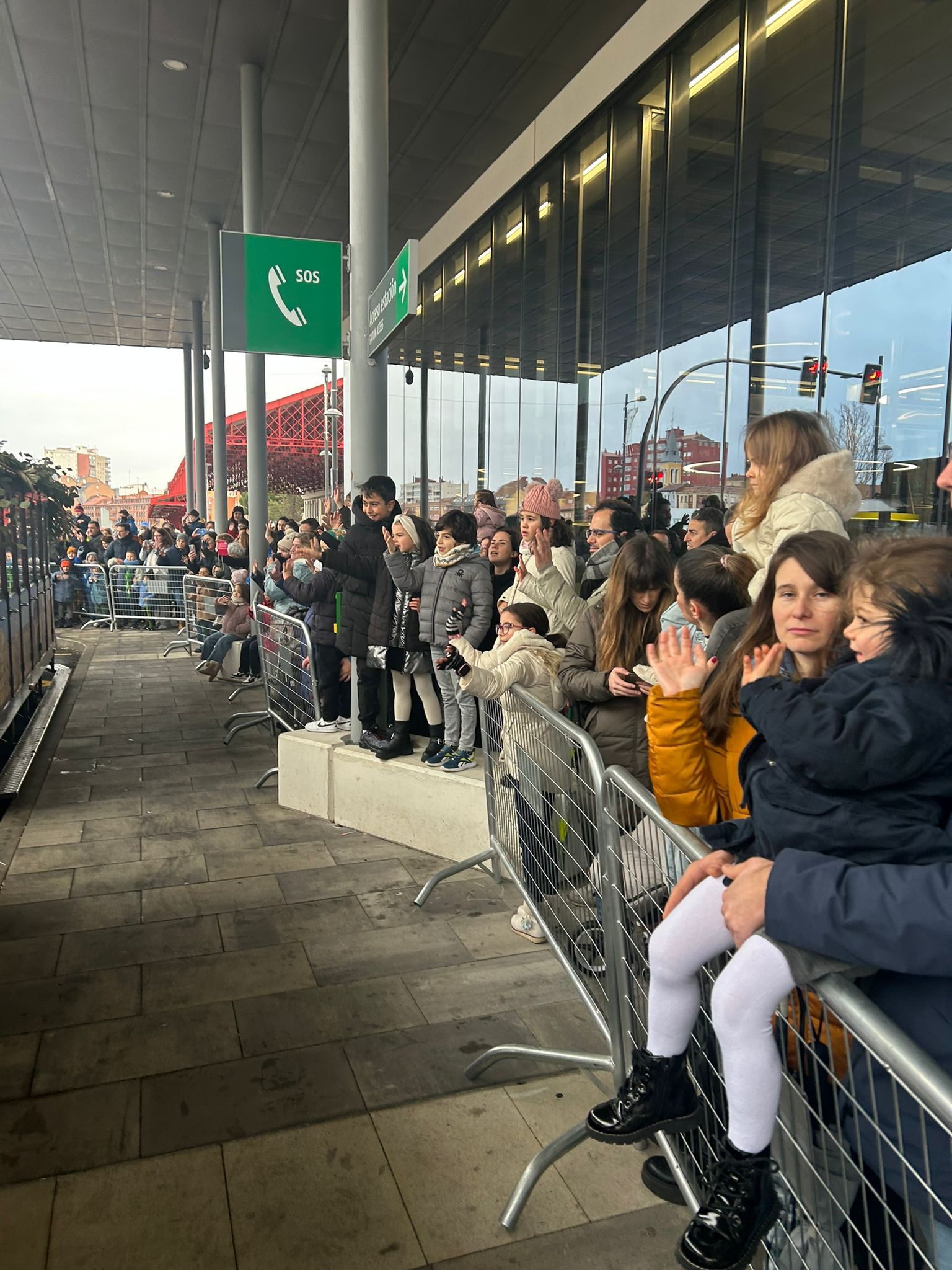 Así recibieron los niños de León a Los Reyes Magos