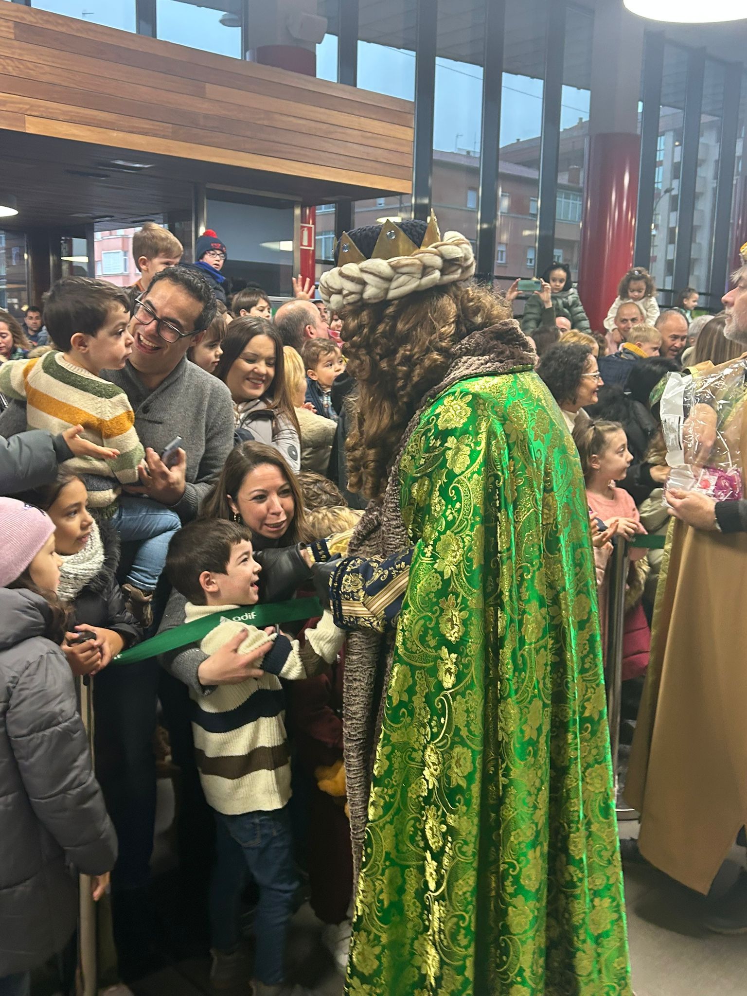 Así recibieron los niños de León a Los Reyes Magos