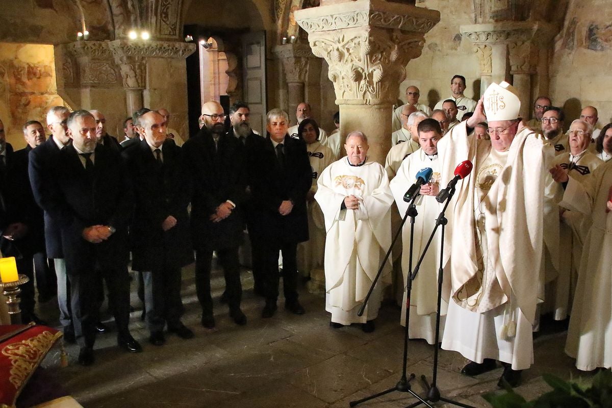 Eucaristía y responso por los reyes de León