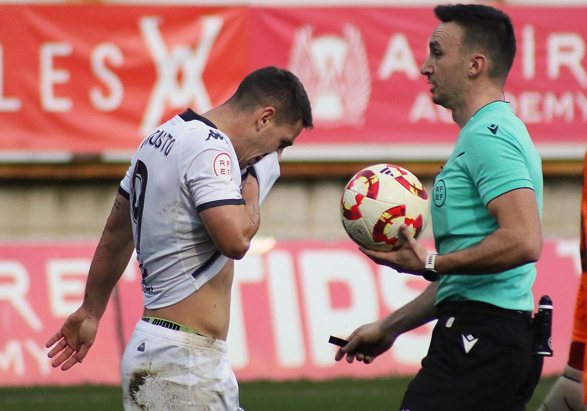 Manu Justo lamenta una ocasión errada.