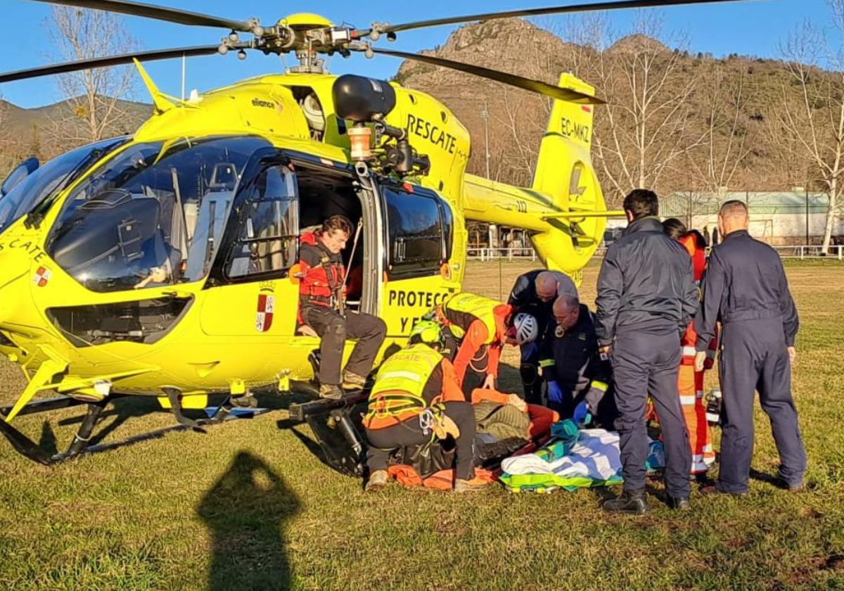 Rescate del piloto de parapente herido.