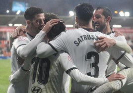 Los jugadores de la Cultural celebran uno de los goles en Lugo.