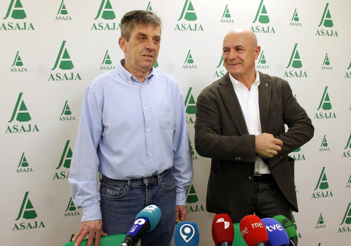 El presidente de Asaja en León, Arsenio Vidal, y su secretario general, José Antonio Turrado.